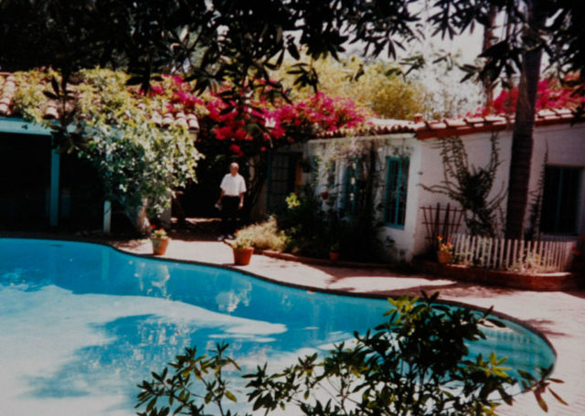 The pool and backyard of Marilyn Monroe's house