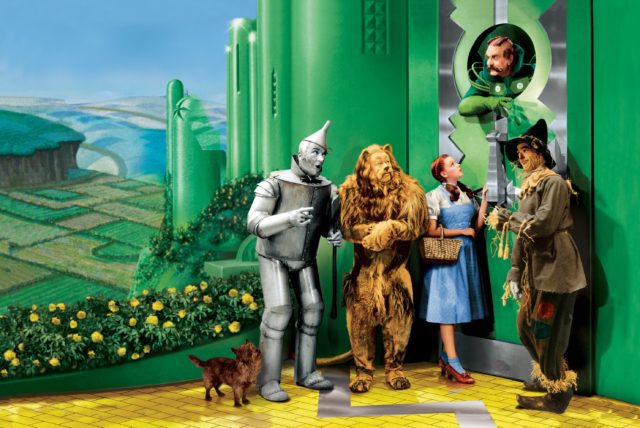 Cast of 'The Wizard of Oz' on set