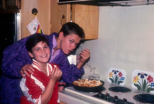 Childhood photo of Joaquin and River Phoenix