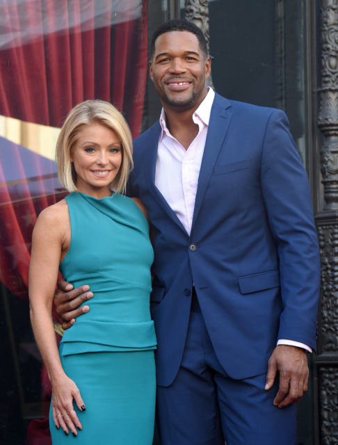 Kelly Ripa and Michael Strahan side-hugging