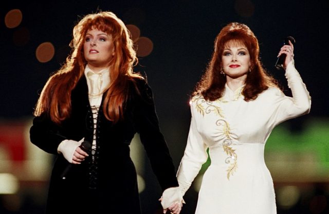 Wynonna and Naomi Judd perform at the Superbowl