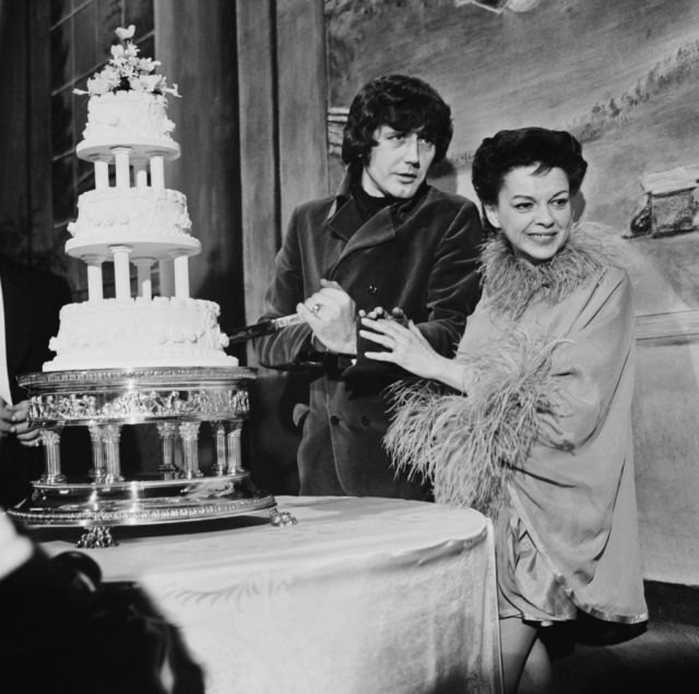 Judy Garland cutting her wedding cake with fifth husband Mickey Deans.