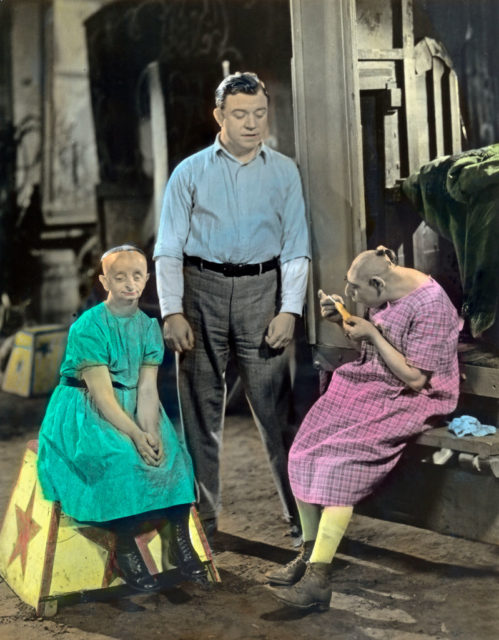 Schlitzie with two cast members from Freaks
