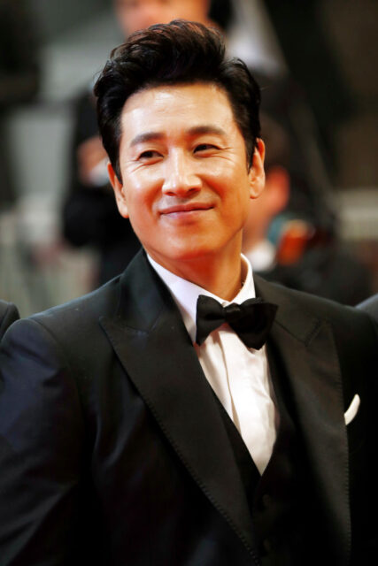 Lee Sun-kyun standing on a red carpet