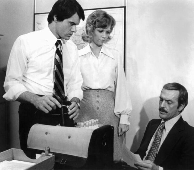 Robert Ulrich, Maureen Reagan and Jack Hogan on the set of 'The Specialist'