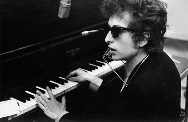 Bob Dylan playing the piano