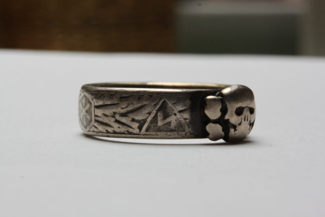 'SS' death's head ring with a skull and ruins.