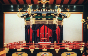 A front photo of the Chrysanthemum Throne.