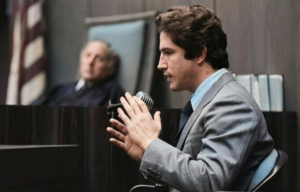 Kenneth Bianchi testifying in a courtroom in the trial for the Hillside Strangler.