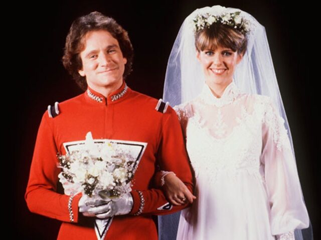 Robin Williams and Pam Dawber, the former in an alien costume, the latter in a wedding dress, as characters from "Mork & Mindy"
