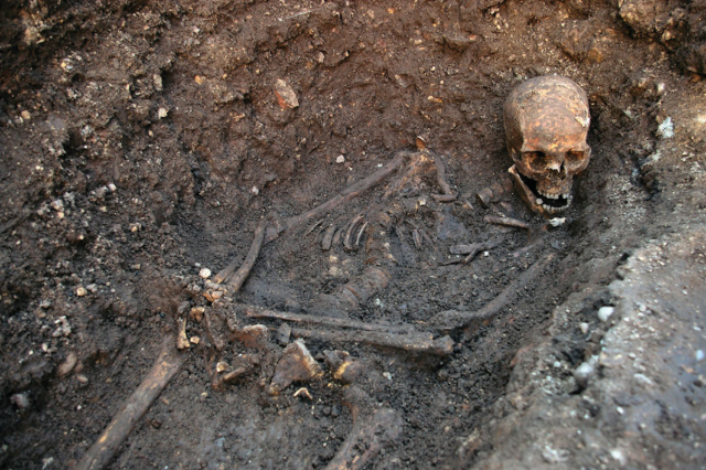 King Richard III's skeletal remains sticking out of the dirt