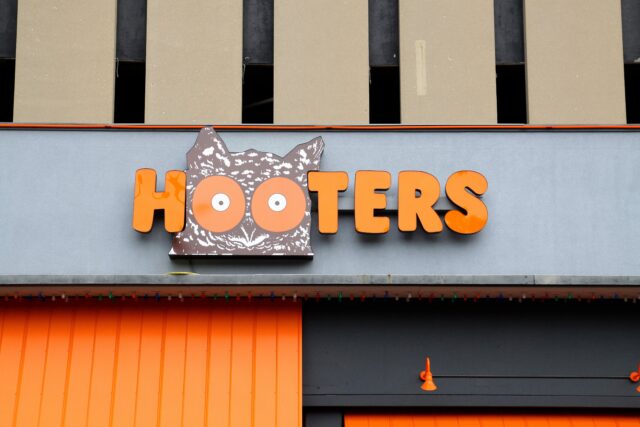 The Hooters sign.
