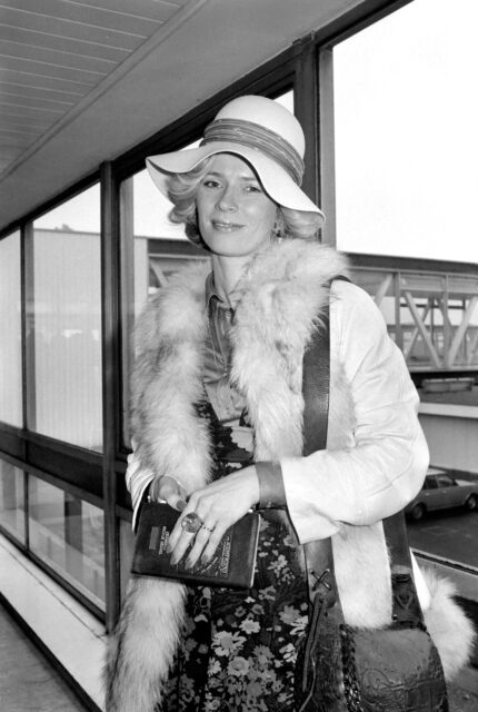 Bruce Lee's future wife, Linda Lee Cadwell ,wearing a hat and fur-trimmed coat
