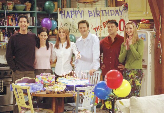 Cast of 'Friends' standing together on set