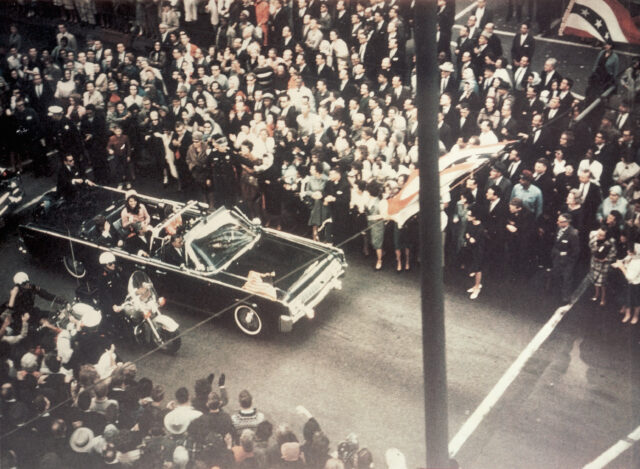 Crowd gathered around the Presidential Motorcade