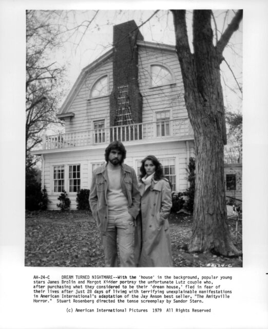 James Brolin and Margot Kidder posing in front of a house.