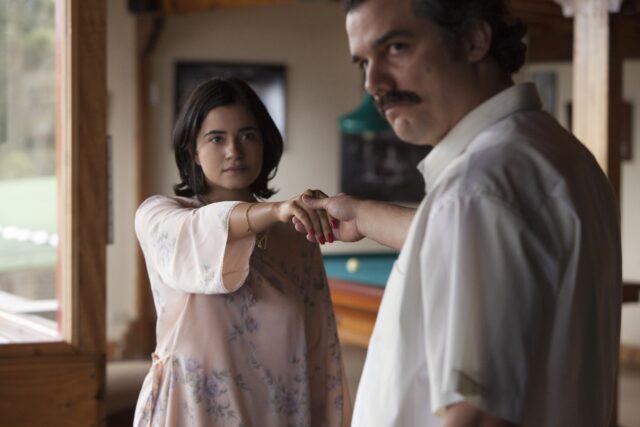Paulina Gaitán and Wagner Moura as Tata Escobar (Maria Victoria Henao) and Pablo Escobar in 'Narcos'