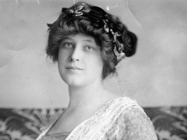 A closeup headshot of Madeleine Astor.