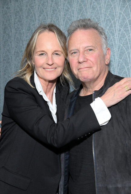 Helen Hunt hugging Paul Reiser.