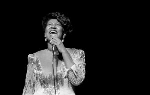 aretha franklin mid song on stage