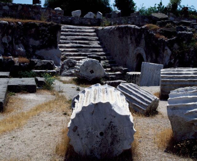 Rubble from pillars and stairs.