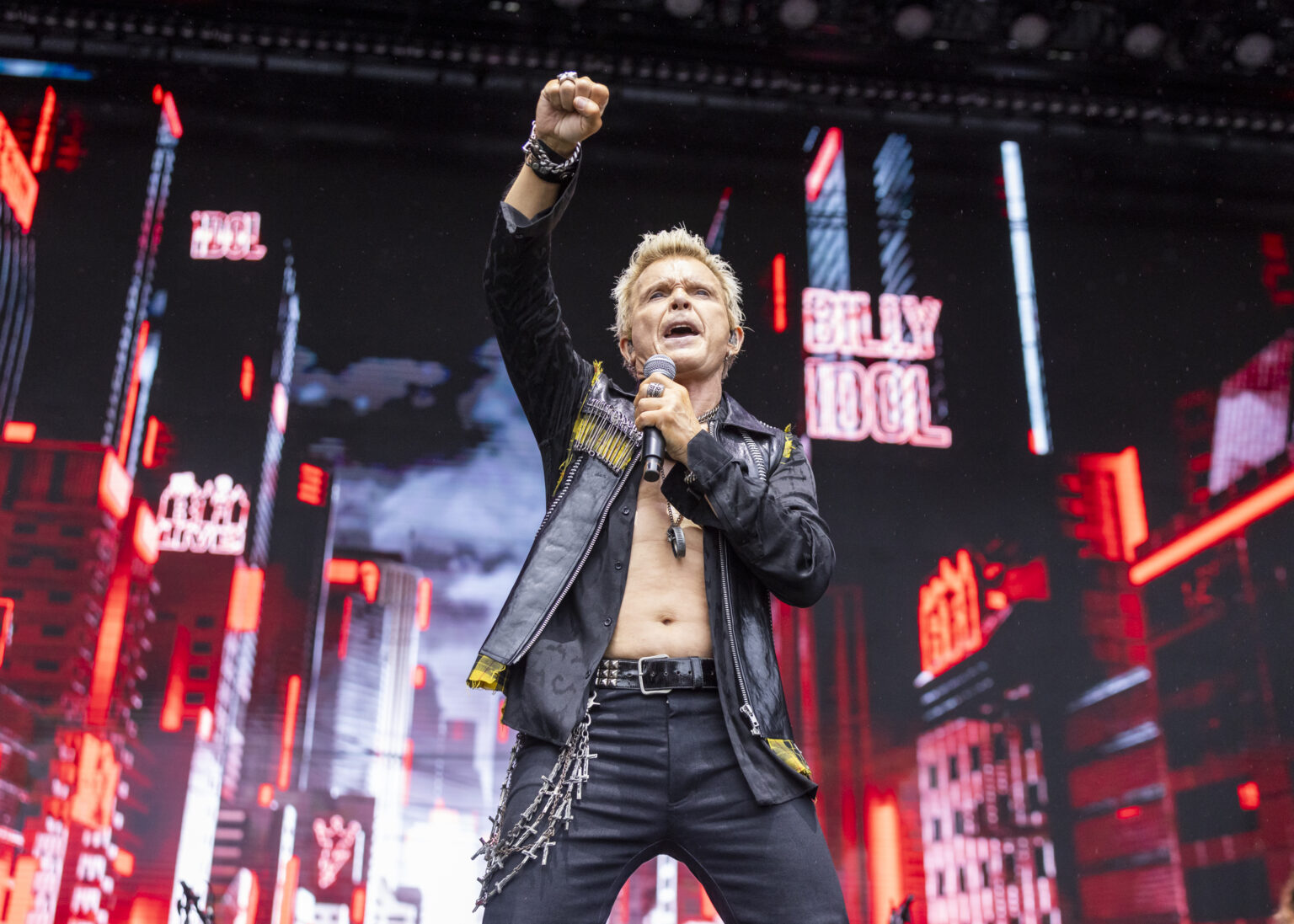 Billy Idol Recalls Blackmailing His Record Label by Giving the ‘Rebel