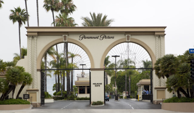 paramount pictures front gates in los angeles